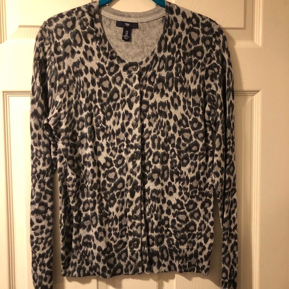 Gap leopard gray and black cardigan size M